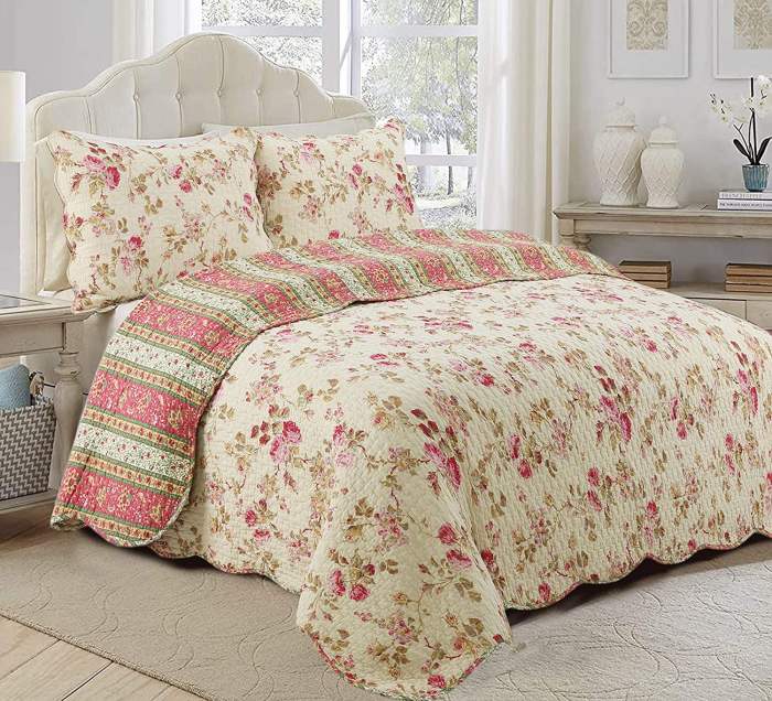 Quilts decorating red white cottage bedroom bedrooms ideas cozy country star quilt ps guest holiday style color two