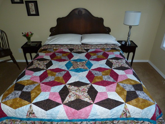 How to decorate a bedroom with a quilt