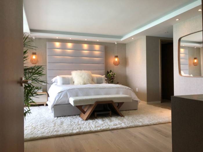 How to decorate a bedroom with 2 beds