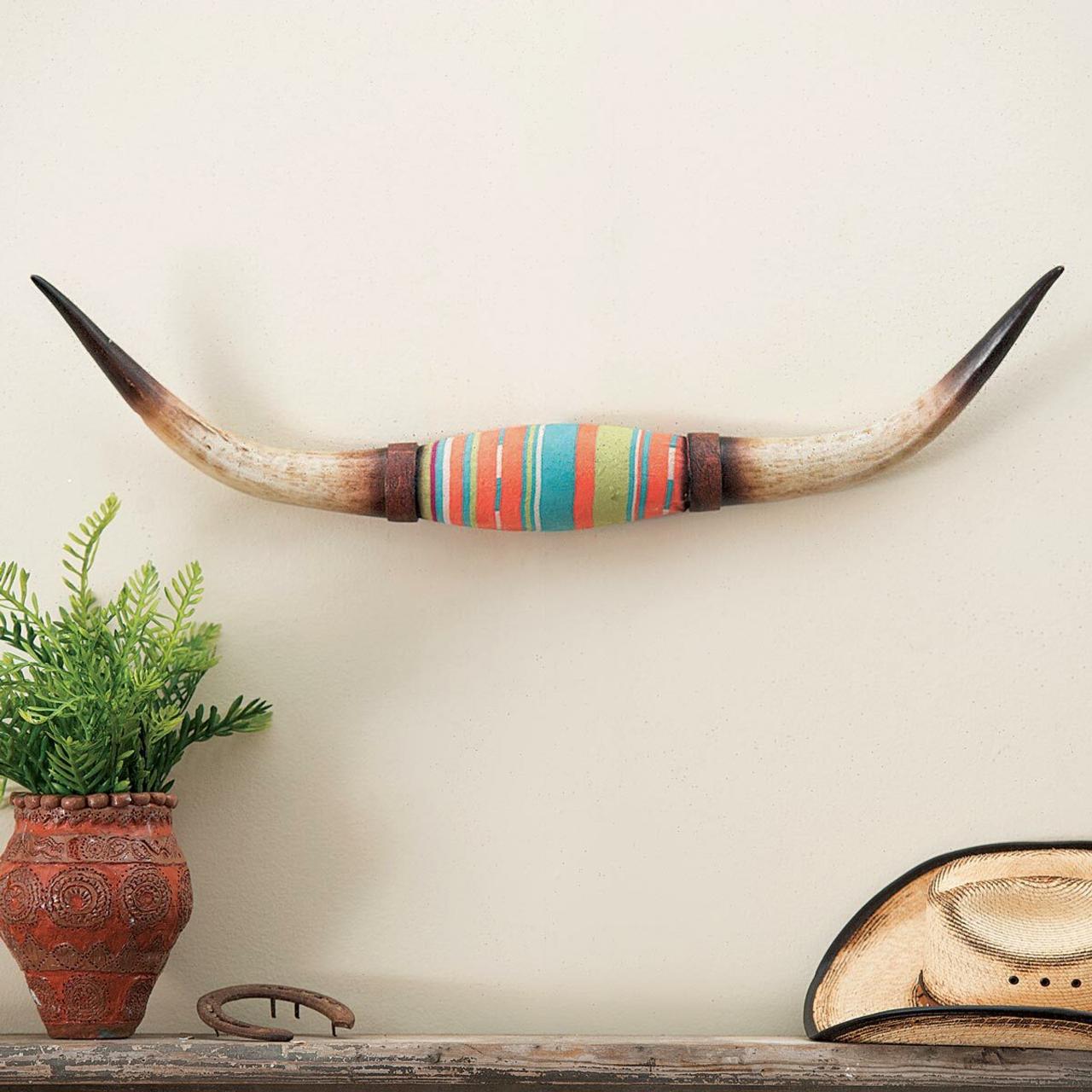 How to decorate bedroom wall with longhorns