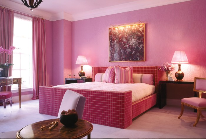 How to decorate a pink bedroom