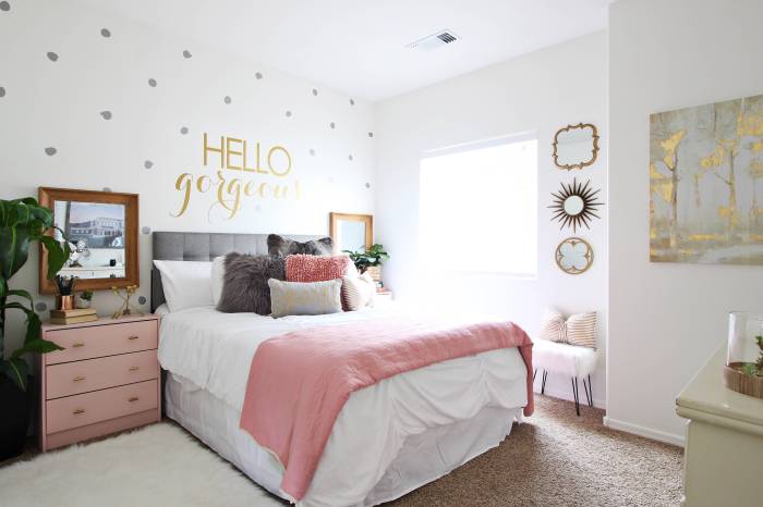 How to decorate a teenage girl's bedroom