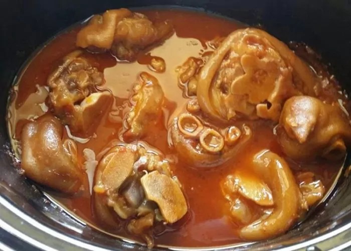 How to cook pork trotters south african style