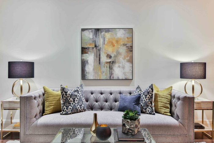 How to choose wall decor for living room